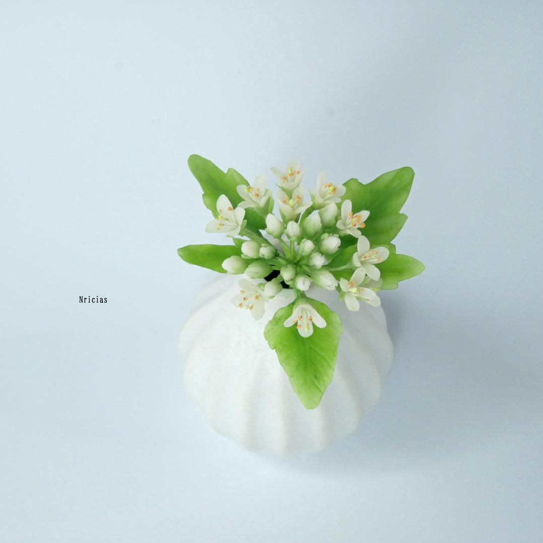 <受注制作＞ わさびの花 クレイフラワー1枚目の画像