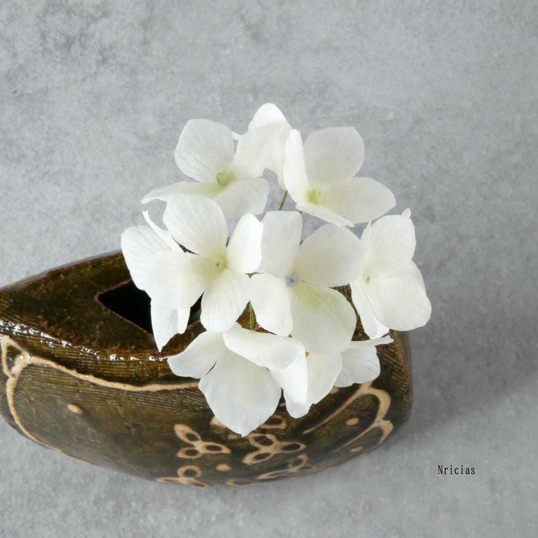 コピー：紫陽花 クレイフラワー 短い 白✿ NO,A1-WSS